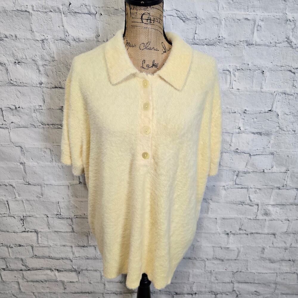 A new Day fuzzy yellow collared sweater top Sz 2x short sleeve preppy fall A9